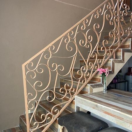 Large 4 Bedroom Home With Gated Parking Rocky Point Exterior photo