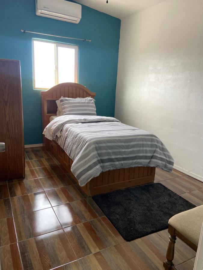 Large 4 Bedroom Home With Gated Parking Rocky Point Exterior photo