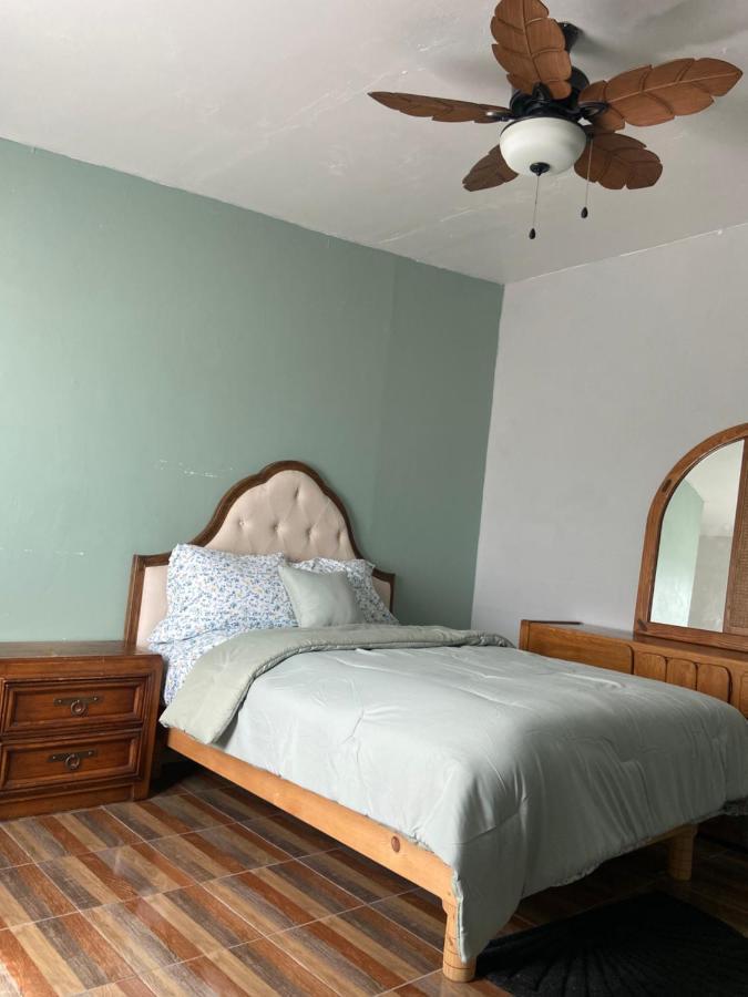 Large 4 Bedroom Home With Gated Parking Rocky Point Exterior photo