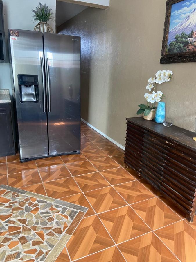 Large 4 Bedroom Home With Gated Parking Rocky Point Exterior photo
