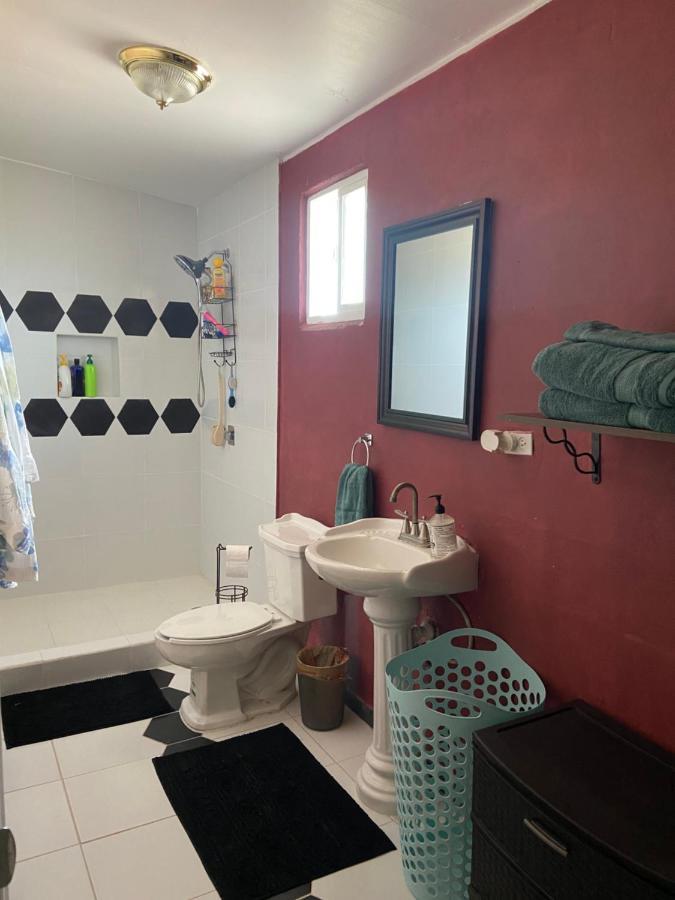 Large 4 Bedroom Home With Gated Parking Rocky Point Exterior photo