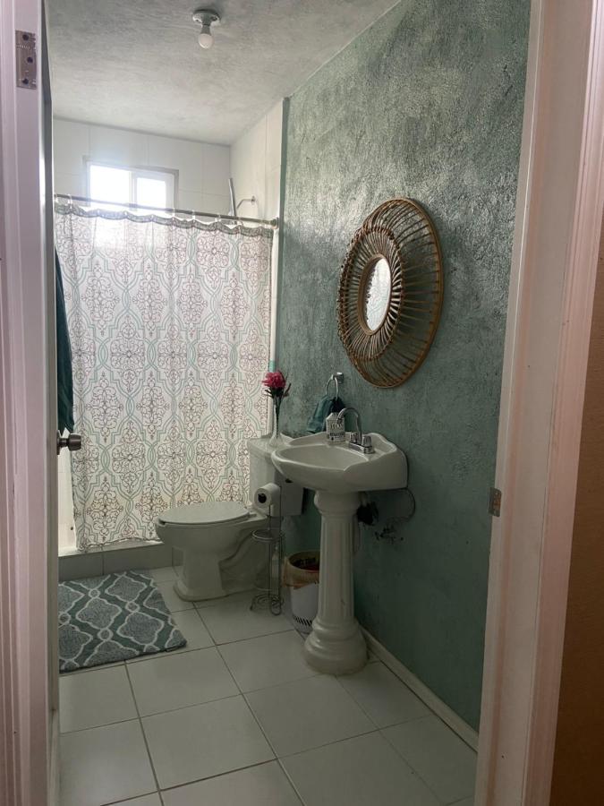 Large 4 Bedroom Home With Gated Parking Rocky Point Exterior photo