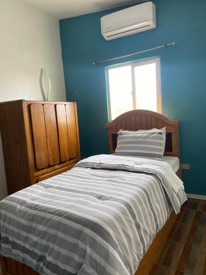 Large 4 Bedroom Home With Gated Parking Rocky Point Exterior photo