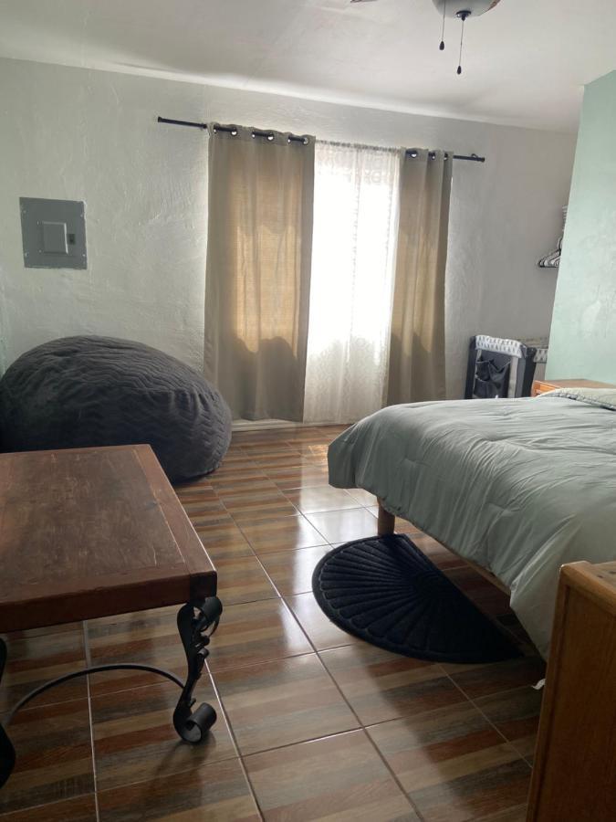 Large 4 Bedroom Home With Gated Parking Rocky Point Exterior photo